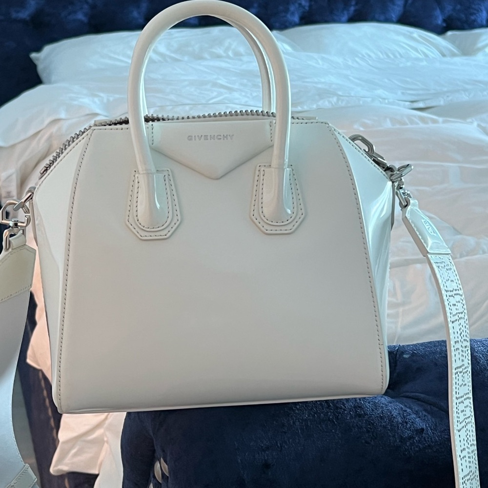 Givenchy White Women's Bag in excellent condition